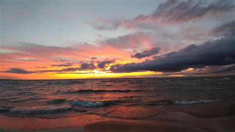 A view of Saginaw Bay from Caseville, Michigan : r/lgv20