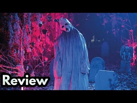 On halloween, a group of friends encounter an extreme haunted house that promises to feed on their darkest fears. HALLOWEEN HAUNT (2019) Movie Review/Kritik - YouTube