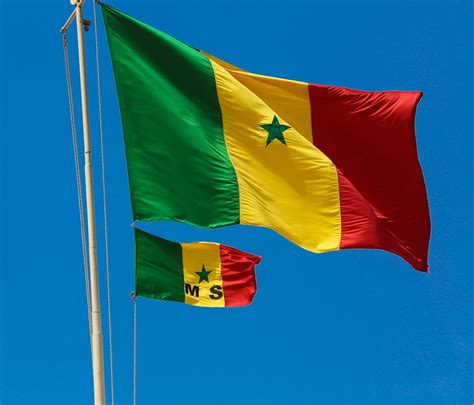 Le Drapeau Et La Devise De La République Du Sénégal