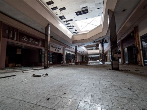 Deserted Places The Abandoned Rolling Acres Mall In Ohio