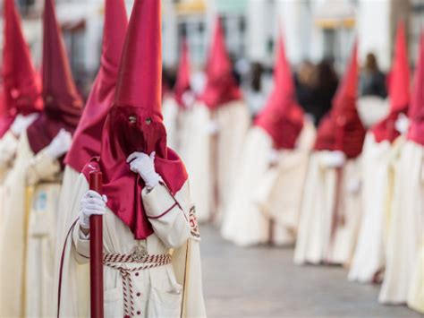Easter thursday and friday are observed. Easter traditions and biggest Easter festivals around the world
