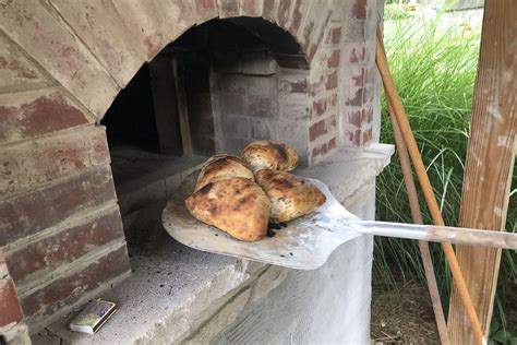 Once out of the oven, let the bread cool for at least 10 minutes before slicing and serving. A Neighborhood Pop-Up Bakery With A Backyard Brick Oven ...