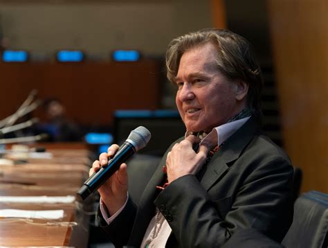The two were seen around calfornia for a few months before breaking up the next year. Val Kilmer Performs Alongside His Daughter, Mercedes ...