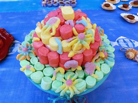 Made with mini marshmallows, this tasty rolled fondant is easier than a traditional boiled fondant. Baking Sara: Torta di marshmallow e gommose a tema "mare"