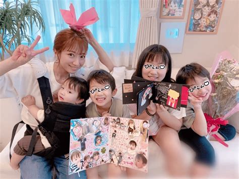 辻希美、母の日の家族6shotと子供たちからのプレゼント公開「毎日幸せをありがとう」 E Talentbank Coltd
