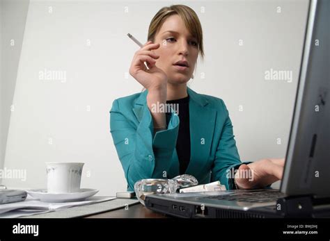 Woman Office Employees Smokings Smoking Cigarette Break Stop Lunchbreak