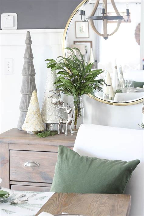 Simple ways to display decor items using the method of creating vignettes. Simple Christmas Vignette | Christmas vignettes, Simple christmas, Rooms for rent