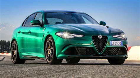2021 Alfa Romeo Giulia Buyers Guide Reviews Specs Comparisons