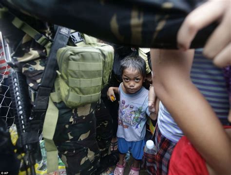 philippines typhoon haiyan bodies piled in streets as makeshift mortuaries are overrun daily