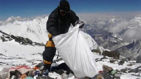 China Tutup Base Camp Pendakian Ke Gunung Everest Karena Banyak Sampah