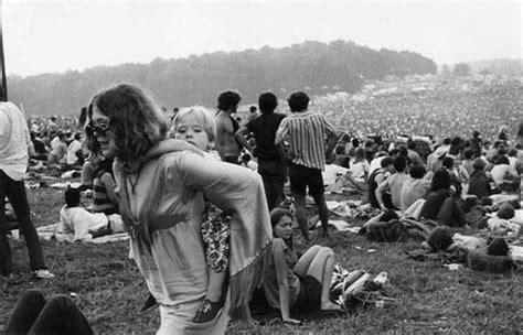40 Rarely Seen Photographs Of Woodstock Page 13 Of 31 The Grizzled Woodstock Festival