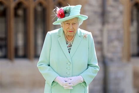 Queen Elizabeth Opens Some Of Windsor Castles Most Private Areas For The First Time In Decades