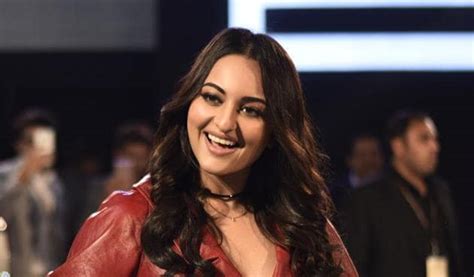 Aww Dont Be Silly Sonakshi Sinha Responds To Sonam Kapoors Twitter