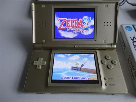Nintendo ds lite lleva 1 juego de regalo, brain training. Zelda Edition Nintendo DS Lite Gold + Zelda Phantom ...