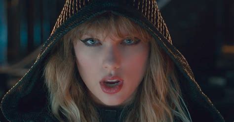 Taylor Swift Is Nude Cyborg In Latest Video