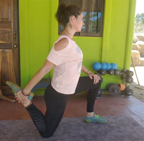 4 Best Quad Stretches To Loosen Up Your Legs The Healthy
