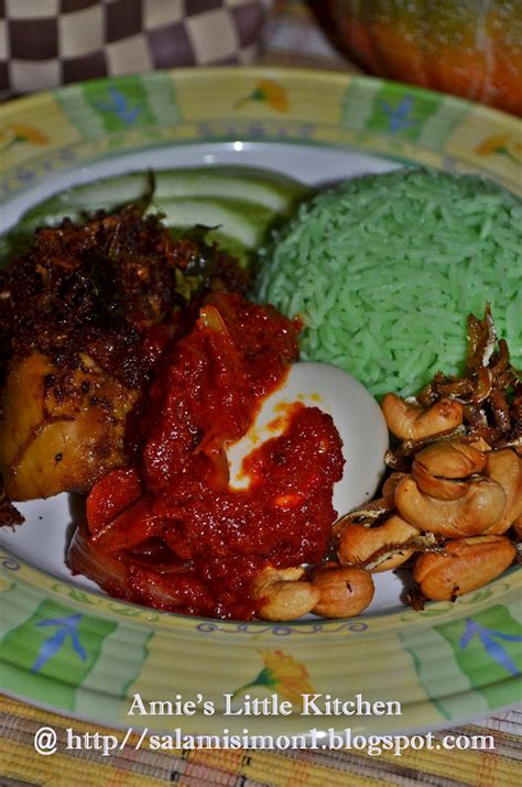 Yesterday i prepared this chicken to go with nasi lemak, yum! AMIE'S LITTLE KITCHEN: Nasi Lemak Pandan & Ayam Goreng Kampung