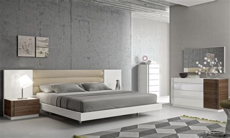 View our designer bedroom furniture range including designer beds, headboards and bedside tables. Fashionable Leather Modern Design Bed Set with Long Panels ...