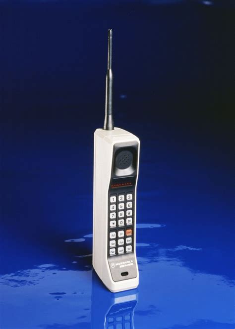 The First Cellphone Went On Sale 30 Years Ago For 4000 Motorola Dynatac