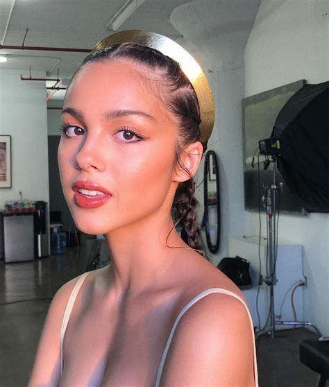 Olivia Rodrigo On Instagram A Gold Halo My 2020 Casual Look