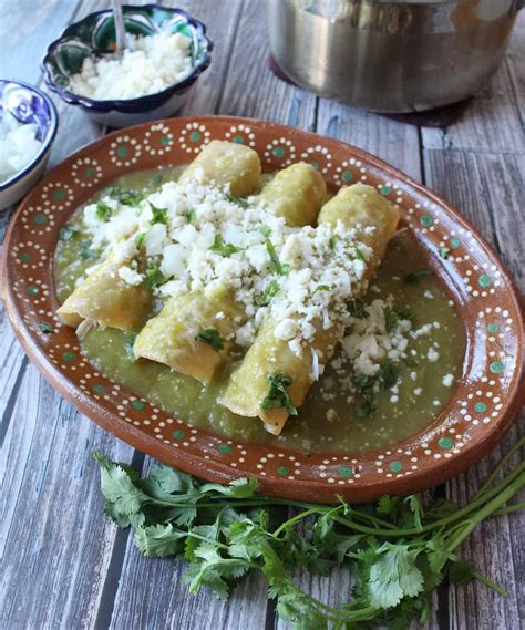 Enchiladas Verdes De Pollo Mamá Maggies Kitchen