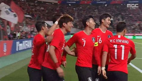 이승우는 조부상을 당한 슬픈일이 있었는데도 출전 의지를 꺾지 않고 대표팀에 남아서 훈련을 했습니다. 190cm 넘는 장신 형아들 사이에 끼여 '쪼꼬미'된 키 173cm 이승우 ...