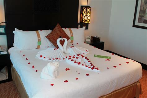 Tips For A Romantic Hotel Room Makeover | Romantic room, Romantic hotel rooms, Romantic room ...