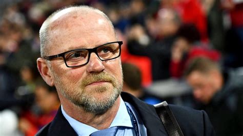 Unter thomas schaaf gewann mesut özil seinen ersten großen titel. Zurück als Mentor: Schaaf vor Werder-Comeback | NDR.de ...