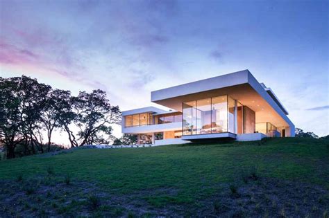 Modern Vineyard House Naturally Blends Function And Comfort