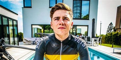 Hij won de klimrit in de hammer series in nederlands limburg en daarna keek. Remco Evenepoel, een wielerfenomeen met een ...