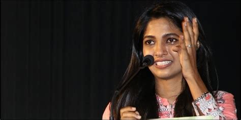 Keerthi Pandian Gets Emotional On Stage Reveals Being Body Shamed