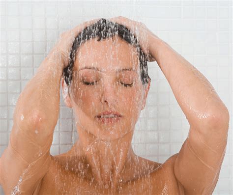 Should You Shower In The Morning Or The Evening Look