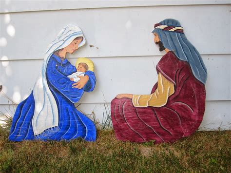 I want to share with you how i create this beautiful outdoor nativity scene, step by step. Flowers On The Roof: DIY Painted Outdoor Nativity Set