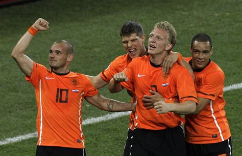 netherlands advances to world cup final eight by beating slovakia 2 1
