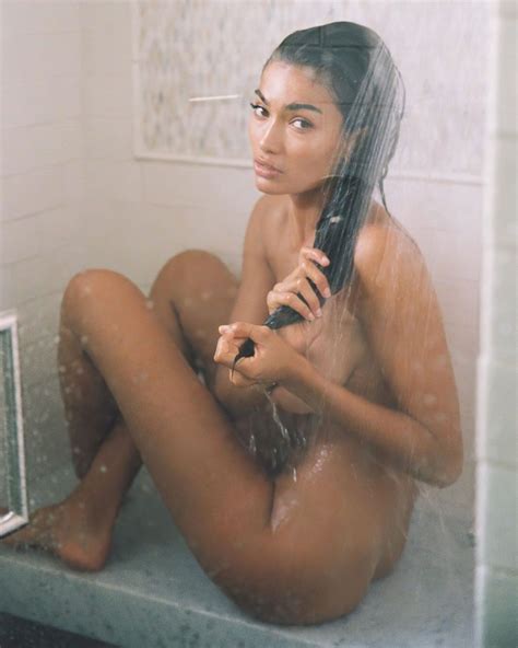 Kelly Gale Nude 2 Photos Thefappening