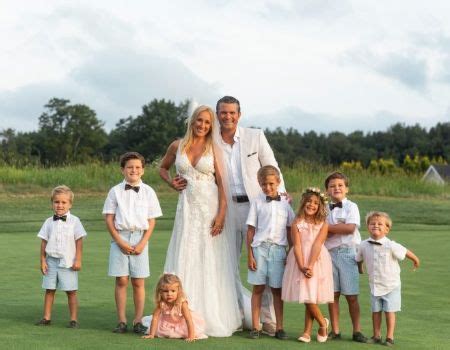 Pete hegseth, fox & friends weekend host and one of donald trump's most determined boosters at the network, is getting married at one of the president's golf courses this. Who is Pete Hegseth? Age, Height, Bio, Net Worth, Wife ...