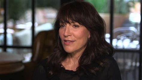 El investigador en el 99 ° recinto de brooklyn entra en disputa inmediata con su nuevo oficial al mando, el comandante y el exigente capitán ray holt. Katey Sagal Breast Implants and Plastic Surgery Rumors ...