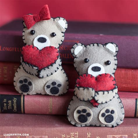 Mini Valentines Day Bears From Felt Lia Griffith