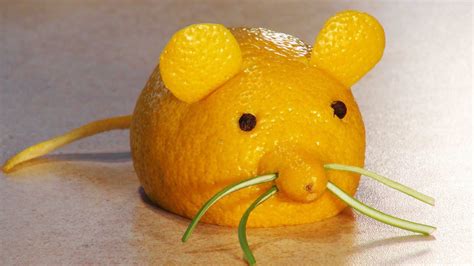 Simple Fruit Carving Fruit Carving A Lemon Mouse Youtube
