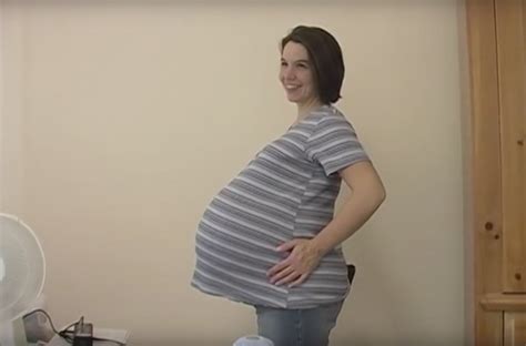 cette femme enceinte fait une écho lorsque le gynécologue voit ce qu elle a dans le ventre il
