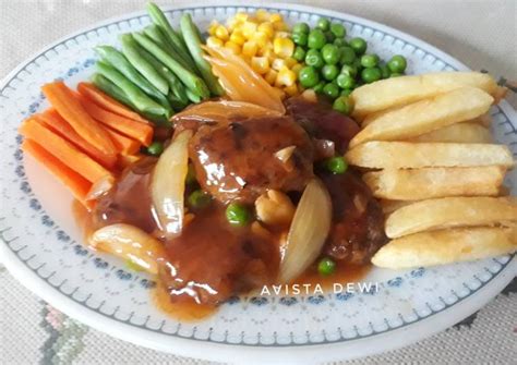 It's another one of my favorites because it combines meat, vegetables, soy sauce, and spice. Gambar Bistik Daging Sapi - Gambar Kodok HD