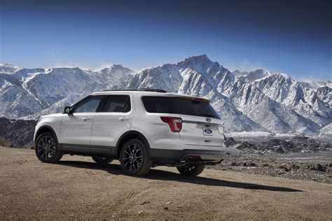 2017 Ford Explorer Gets New Xlt Sport Appearance Package Carscoops