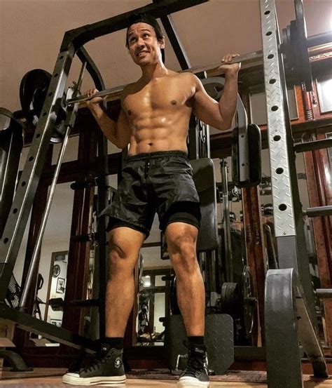 8 Photos Of Chicco Jerikho Who Recently Likes To Go Shirtless And Show Off His Six Pack Abs