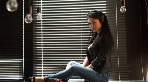 Model Jeans Girl Marina Shimkovich High Heels Sitting Wallpaper 154656 2120x1415px On