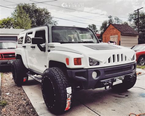 Hummer H3 With Black Rims