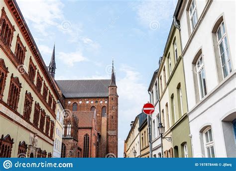Gamla Hus Och St George Kyrkan I Det Historiska Centret Wismar