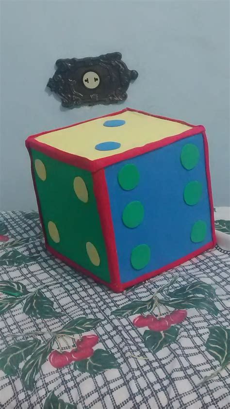 Dado pedagógico feito com caixa de leite Decorative boxes Rubiks cube Cube