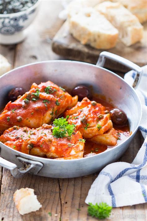 Il merluzzo al forno è un secondo piatto di pesce facile e anche veloce, che si prepara con il merluzzo, un pesce non costoso ma dal sapore buonissimo. Merluzzo in umido alla mediterranea - Cosa ti preparo per ...