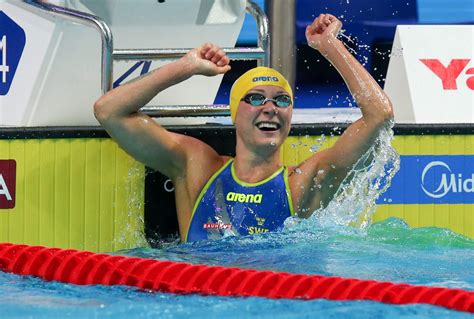 Aug 01, 2021 · 24.07 was exactly what sarah sjöström swam in stockholm on the sixth of february this year, a couple of hours before she slipped and broke her elbow. Sarah Sjostrom Blasts 50 Free World Record in Semi-Finals ...