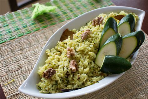 I have a large bowl of zucchini and yellow squash on my kitchen table right now. Zucchini Rice Recipe, How to Make Rice Dishes Recipes ...